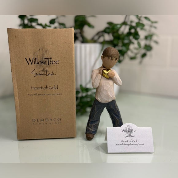 Willow Tree Heart of Gold Boy Figurine Susan Lordi 2004 Demdaco 5.5" - Picture 2 of 12